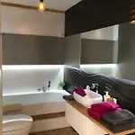 Lazurowy I Słoneczny Z Darmowym Parkingiem Strzeżonym Apartament *