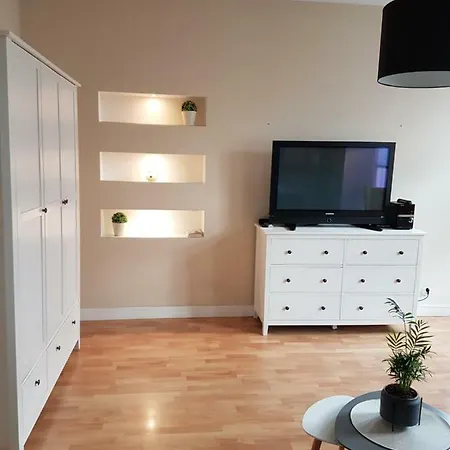 Lazurowy I Sloneczny Z Darmowym Parkingiem Strzezonym * يلينيا غورا