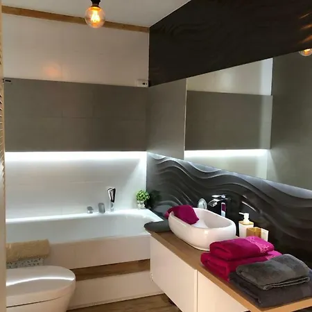 Lazurowy I Sloneczny Z Darmowym Parkingiem Strzezonym Apartment *