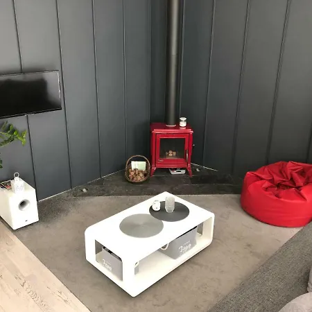 Lazurowy I Sloneczny Z Darmowym Parkingiem Strzezonym يلينيا غورا