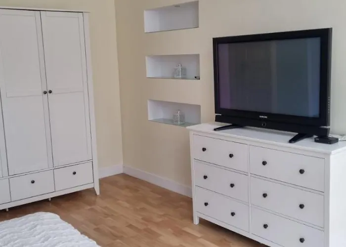 Lazurowy I Sloneczny Z Darmowym Parkingiem Strzezonym