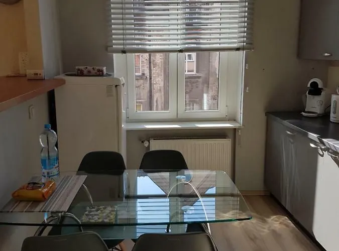 Lazurowy I Sloneczny Z Darmowym Parkingiem Strzezonym * 耶莱尼亚古拉