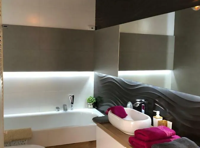 Lazurowy I Sloneczny Z Darmowym Parkingiem Strzezonym 公寓 *