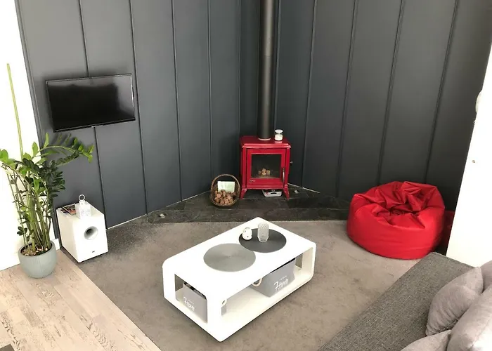 Lazurowy I Sloneczny Z Darmowym Parkingiem Strzezonym 耶莱尼亚古拉